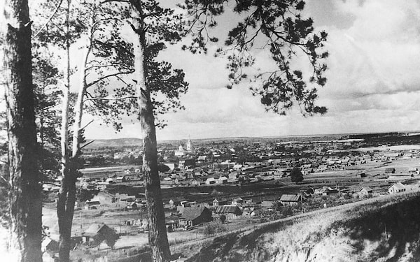La ciudad vieja de Stávropol en el Volga. En el fondo de la fotografía se vislumbra la iglesia de la que Panteleimón era cura párroco